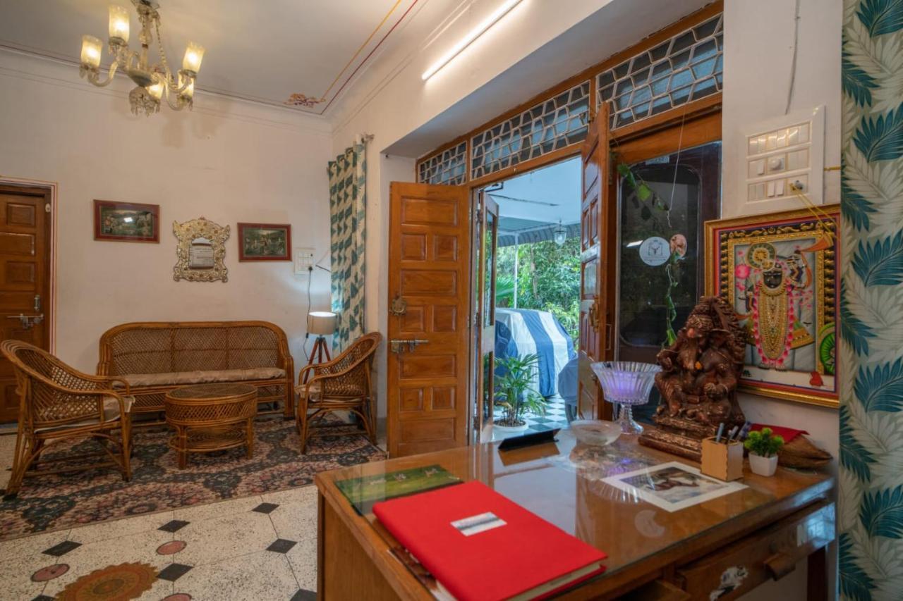 Hotel Ambavgarh Palace Udaipur Bagian luar foto