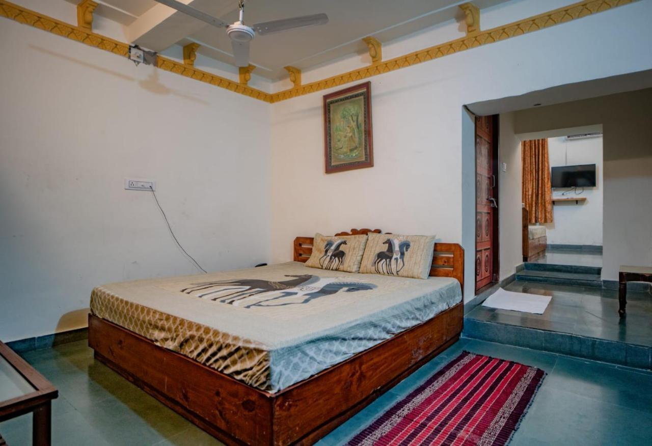 Hotel Ambavgarh Palace Udaipur Bagian luar foto