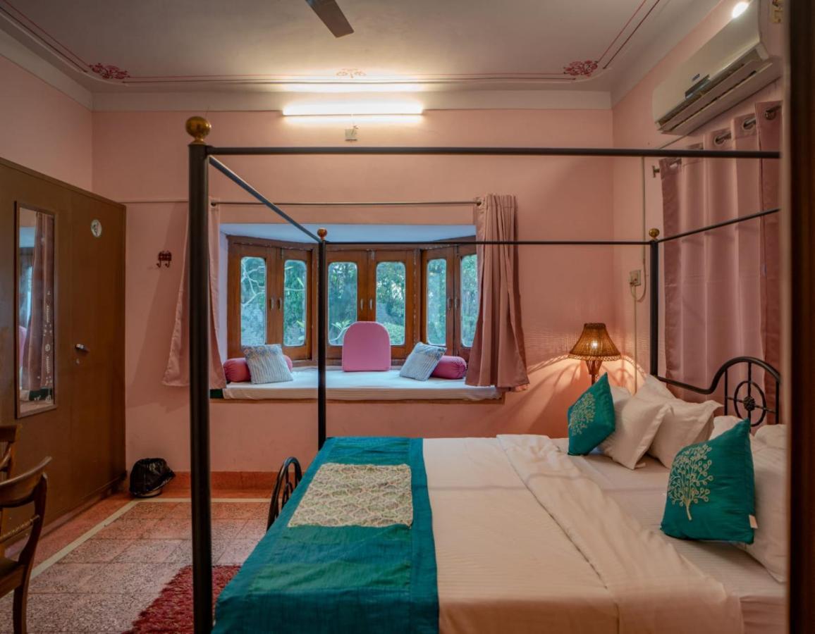 Hotel Ambavgarh Palace Udaipur Bagian luar foto