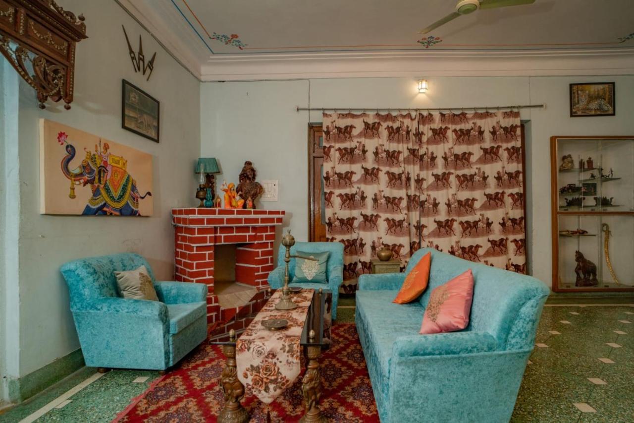 Hotel Ambavgarh Palace Udaipur Bagian luar foto