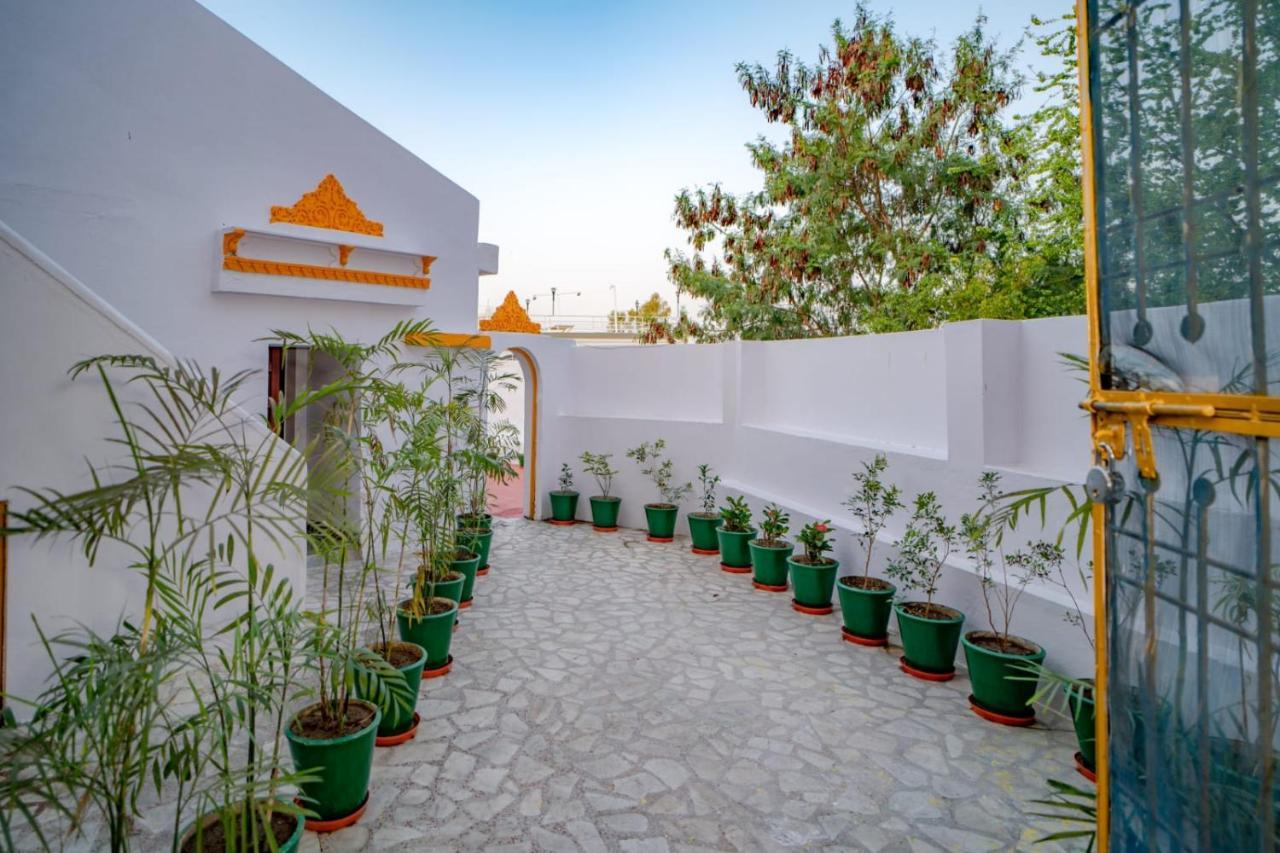 Hotel Ambavgarh Palace Udaipur Bagian luar foto