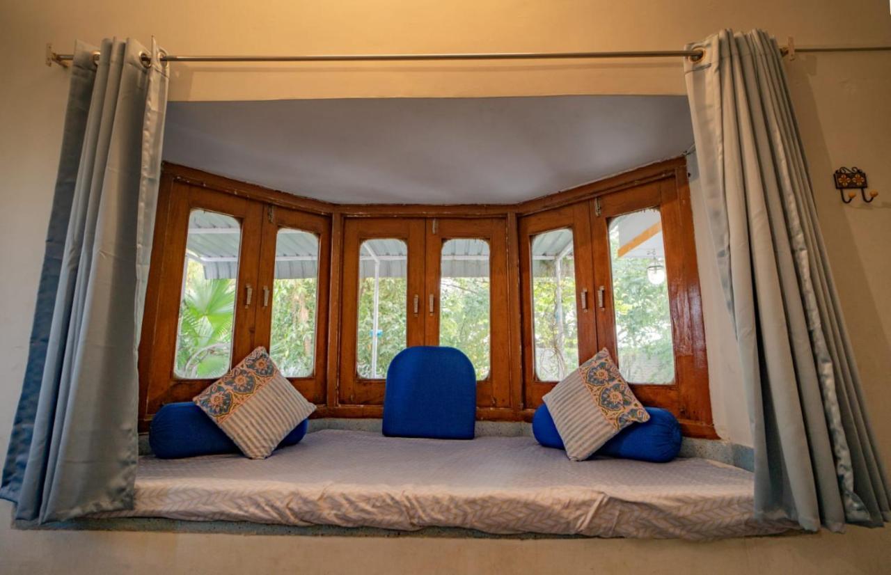 Hotel Ambavgarh Palace Udaipur Bagian luar foto
