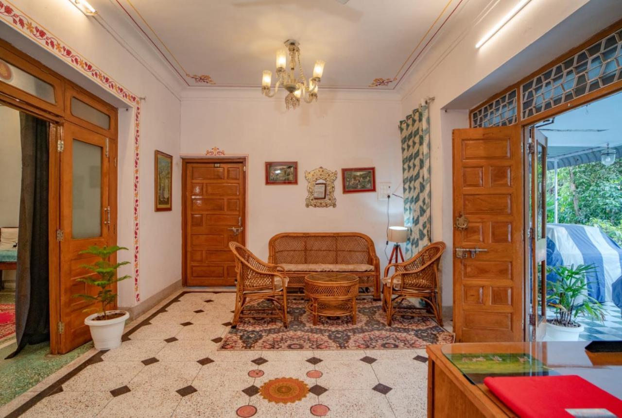 Hotel Ambavgarh Palace Udaipur Bagian luar foto