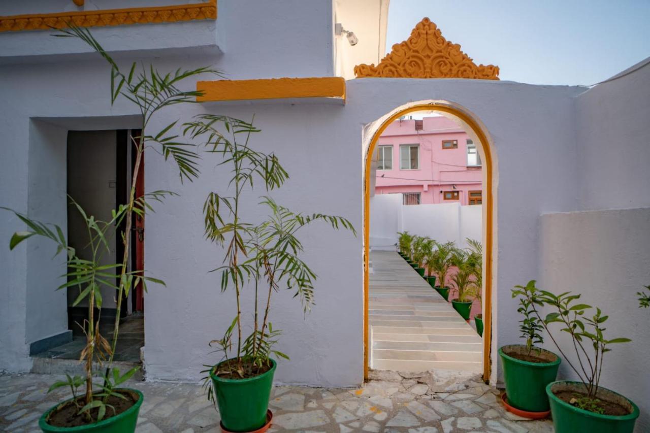 Hotel Ambavgarh Palace Udaipur Bagian luar foto