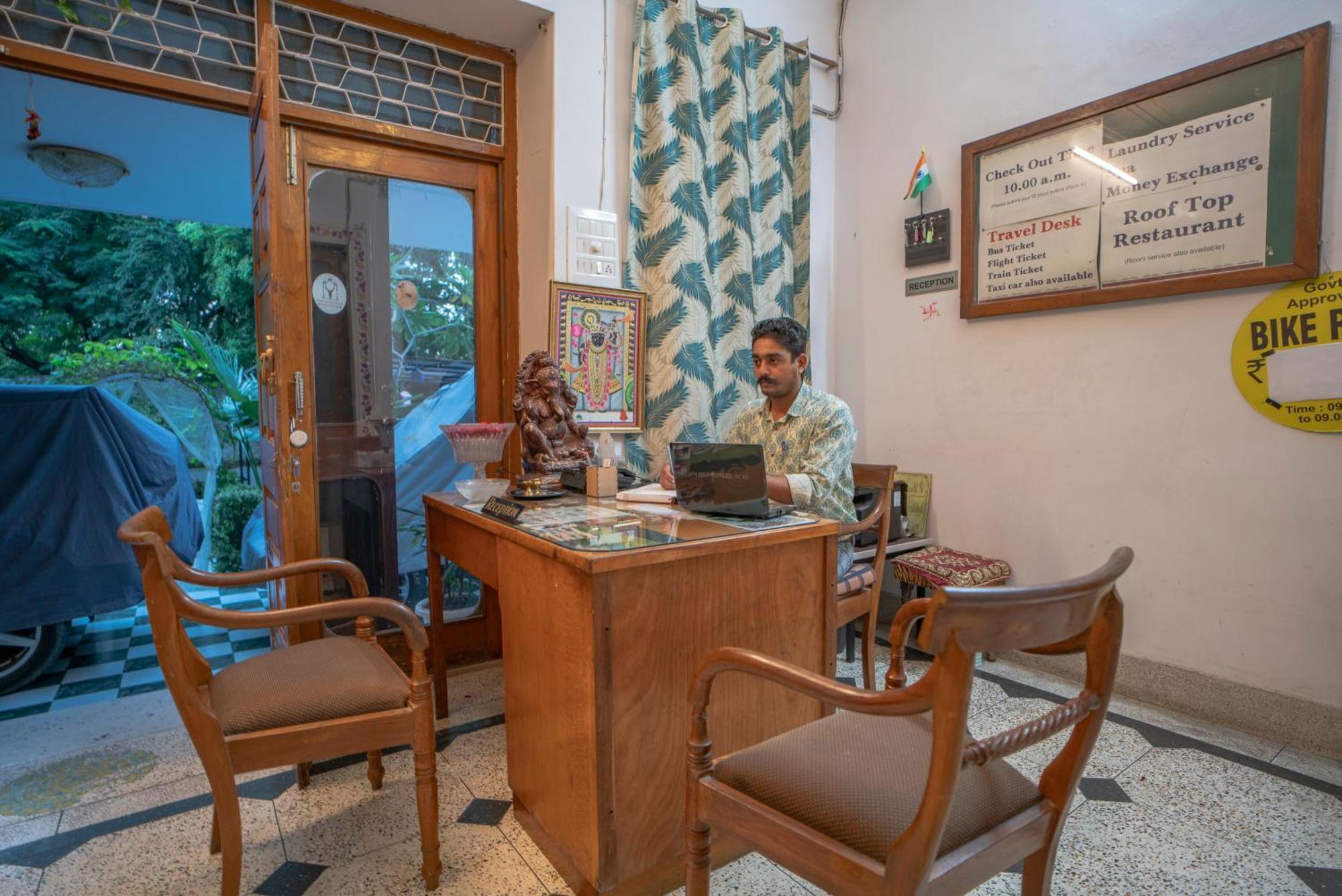 Hotel Ambavgarh Palace Udaipur Bagian luar foto