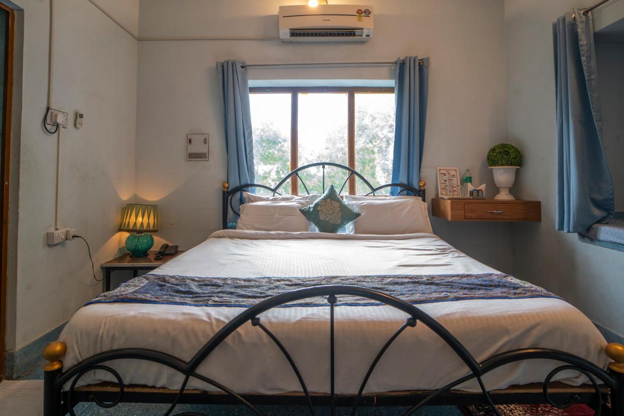 Hotel Ambavgarh Palace Udaipur Bagian luar foto