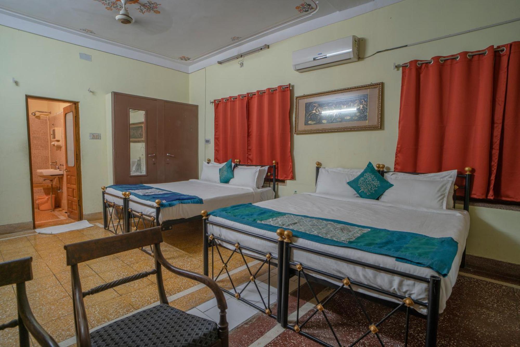 Hotel Ambavgarh Palace Udaipur Bagian luar foto