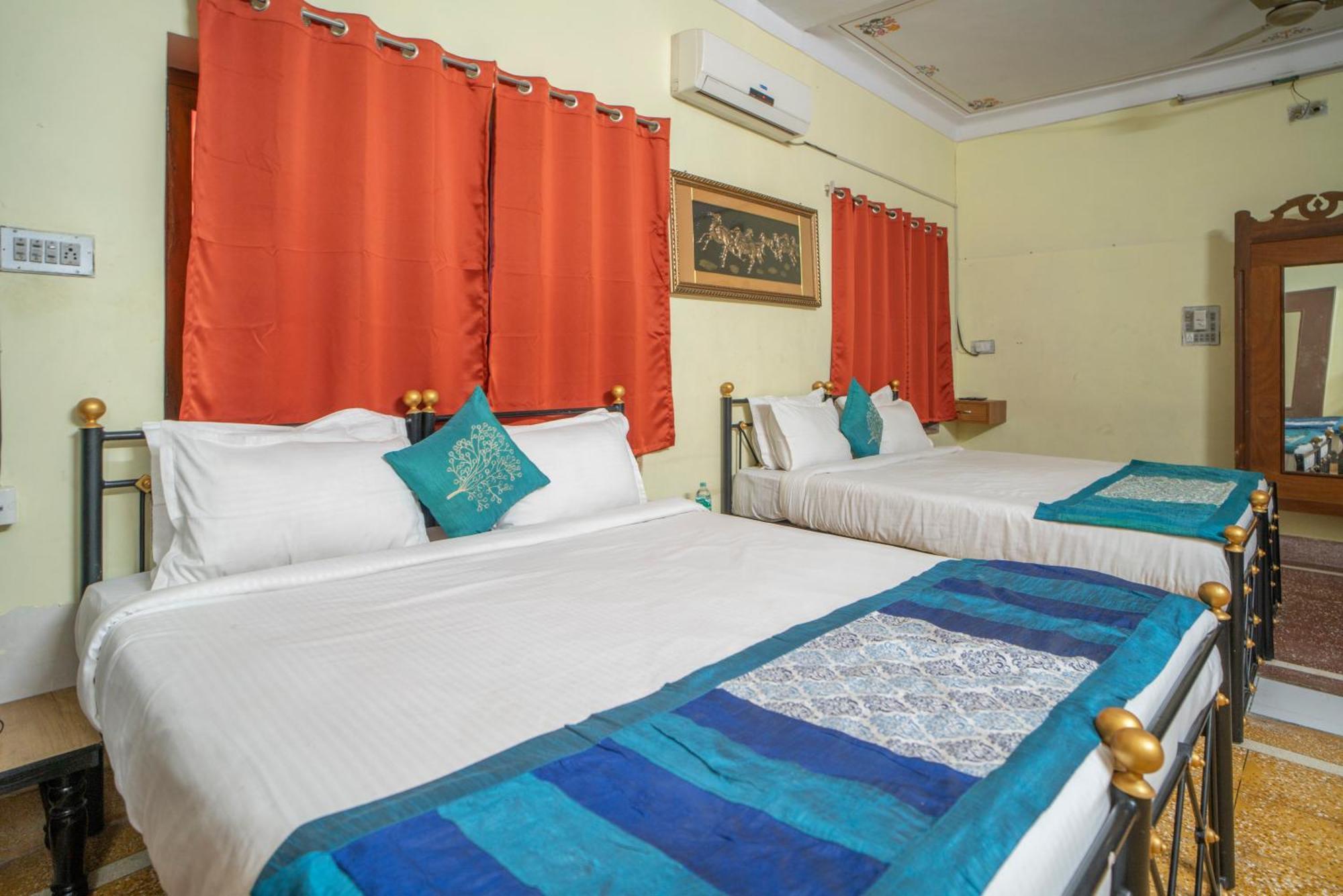 Hotel Ambavgarh Palace Udaipur Bagian luar foto