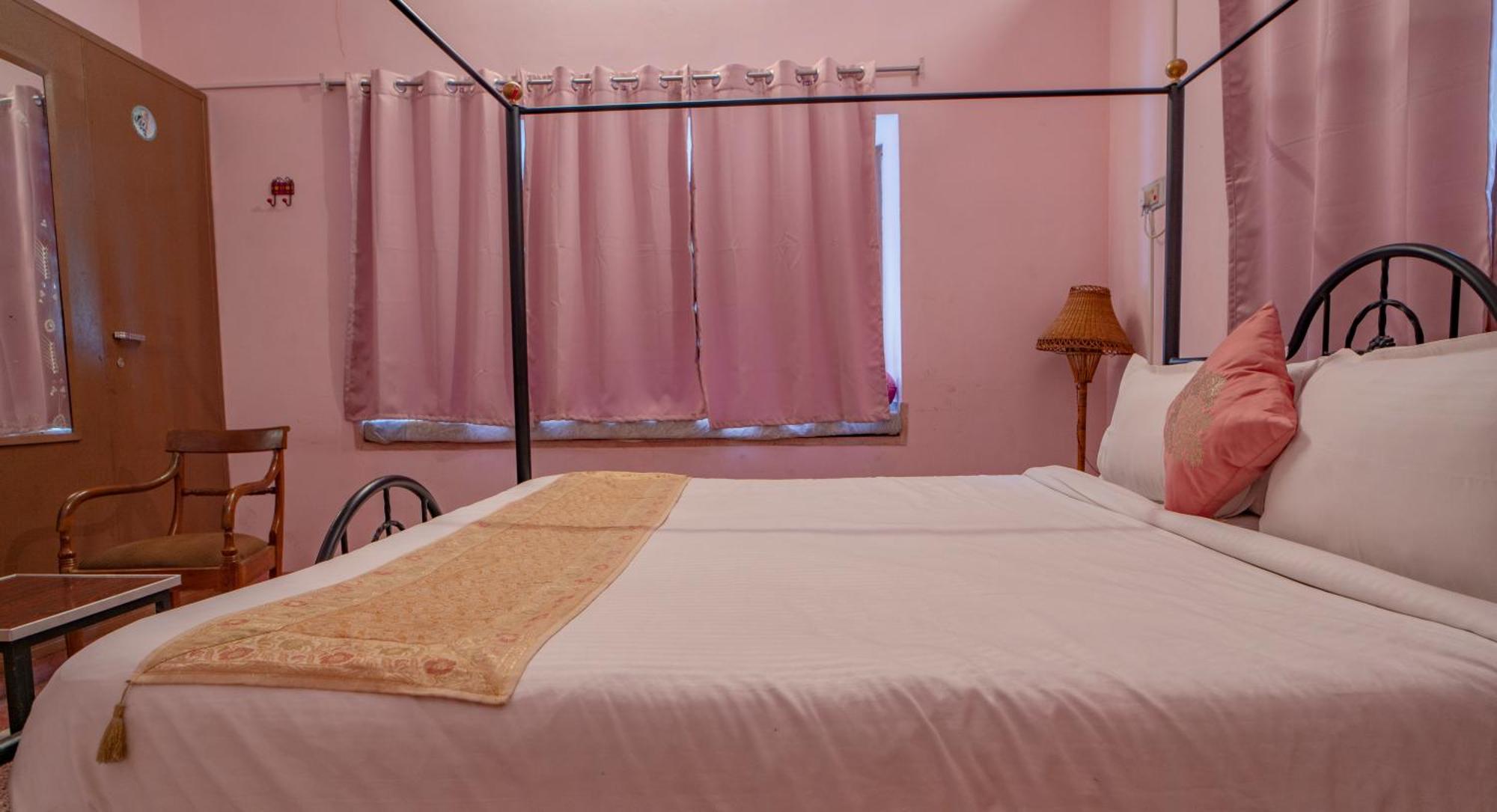 Hotel Ambavgarh Palace Udaipur Bagian luar foto