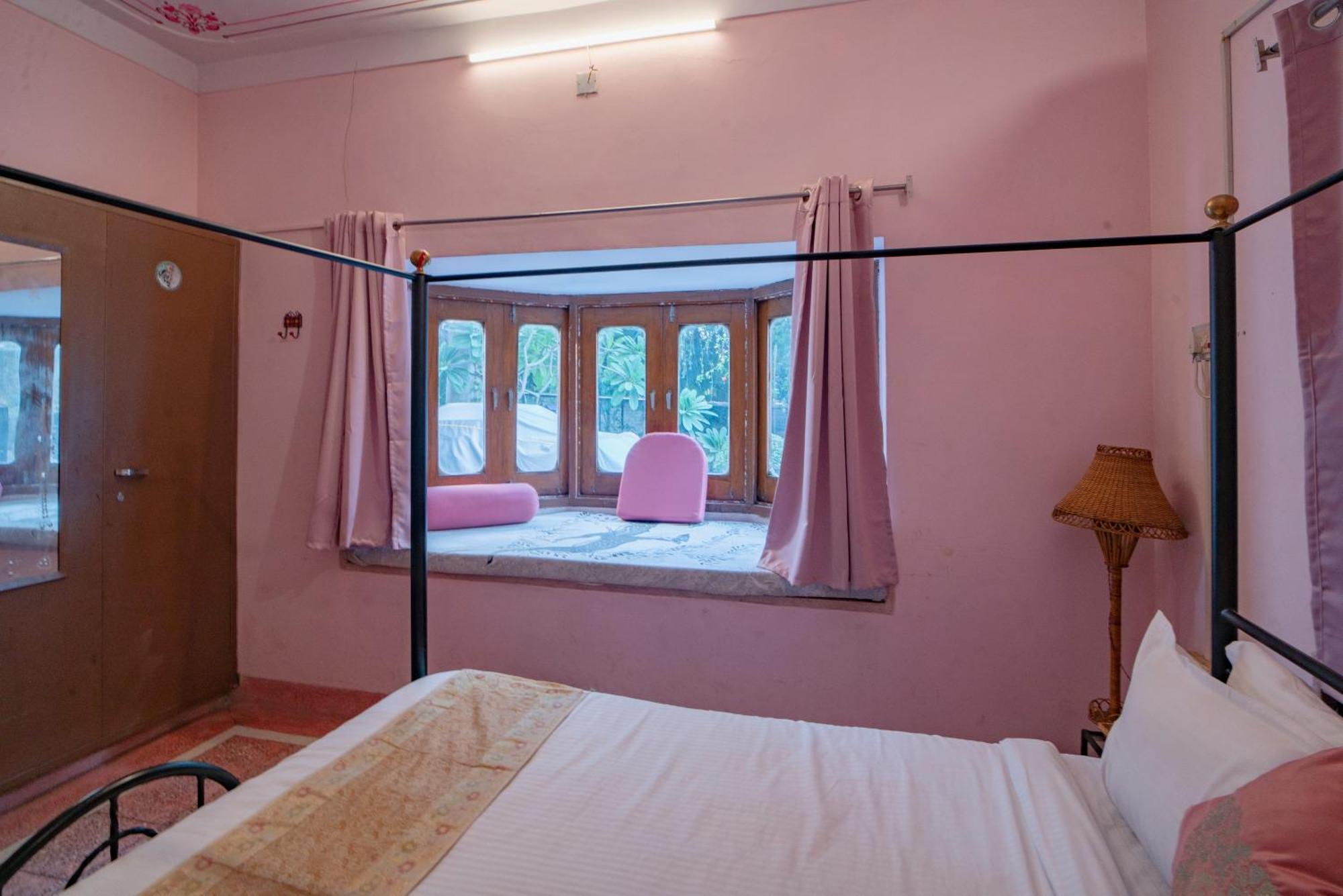 Hotel Ambavgarh Palace Udaipur Bagian luar foto