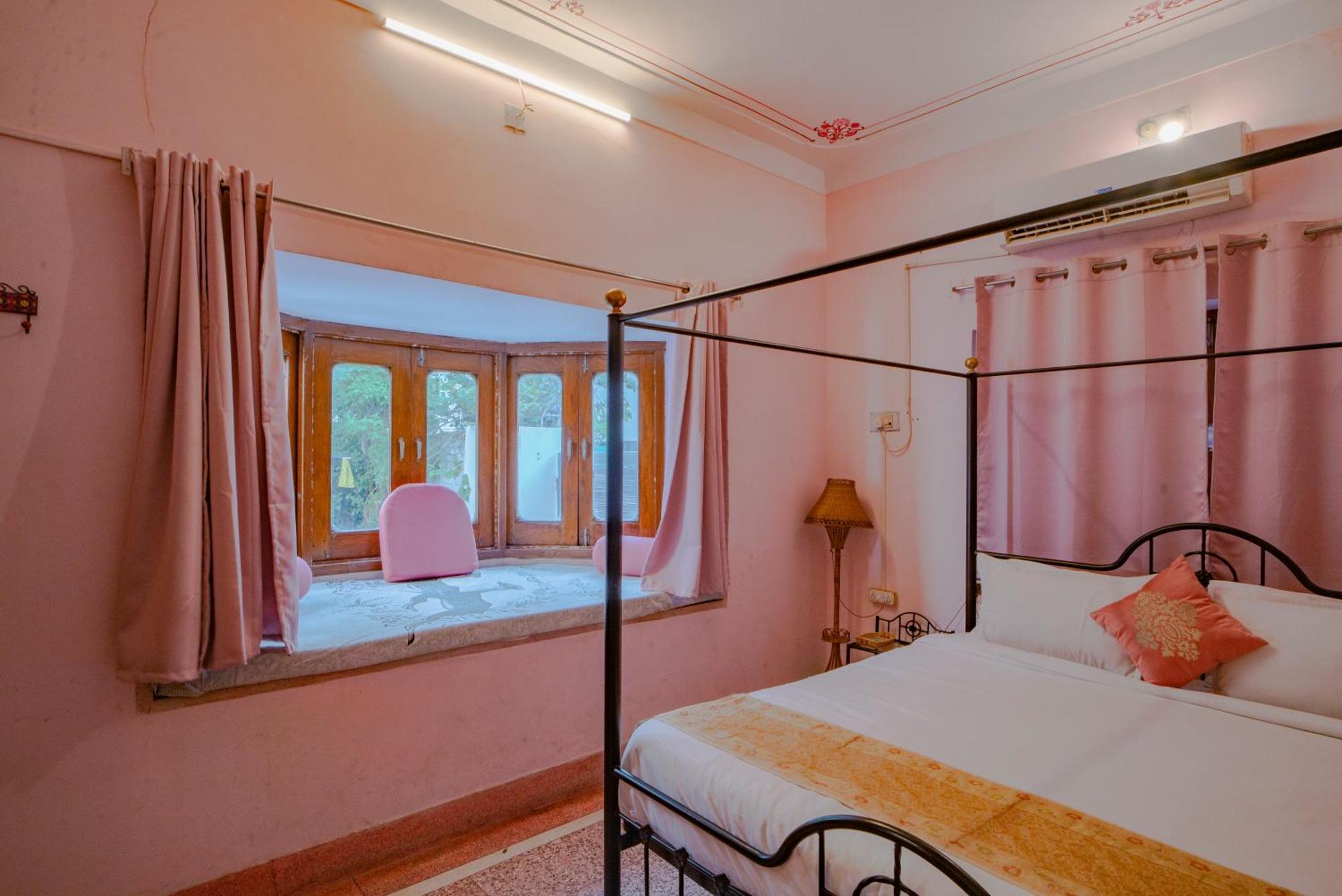 Hotel Ambavgarh Palace Udaipur Bagian luar foto