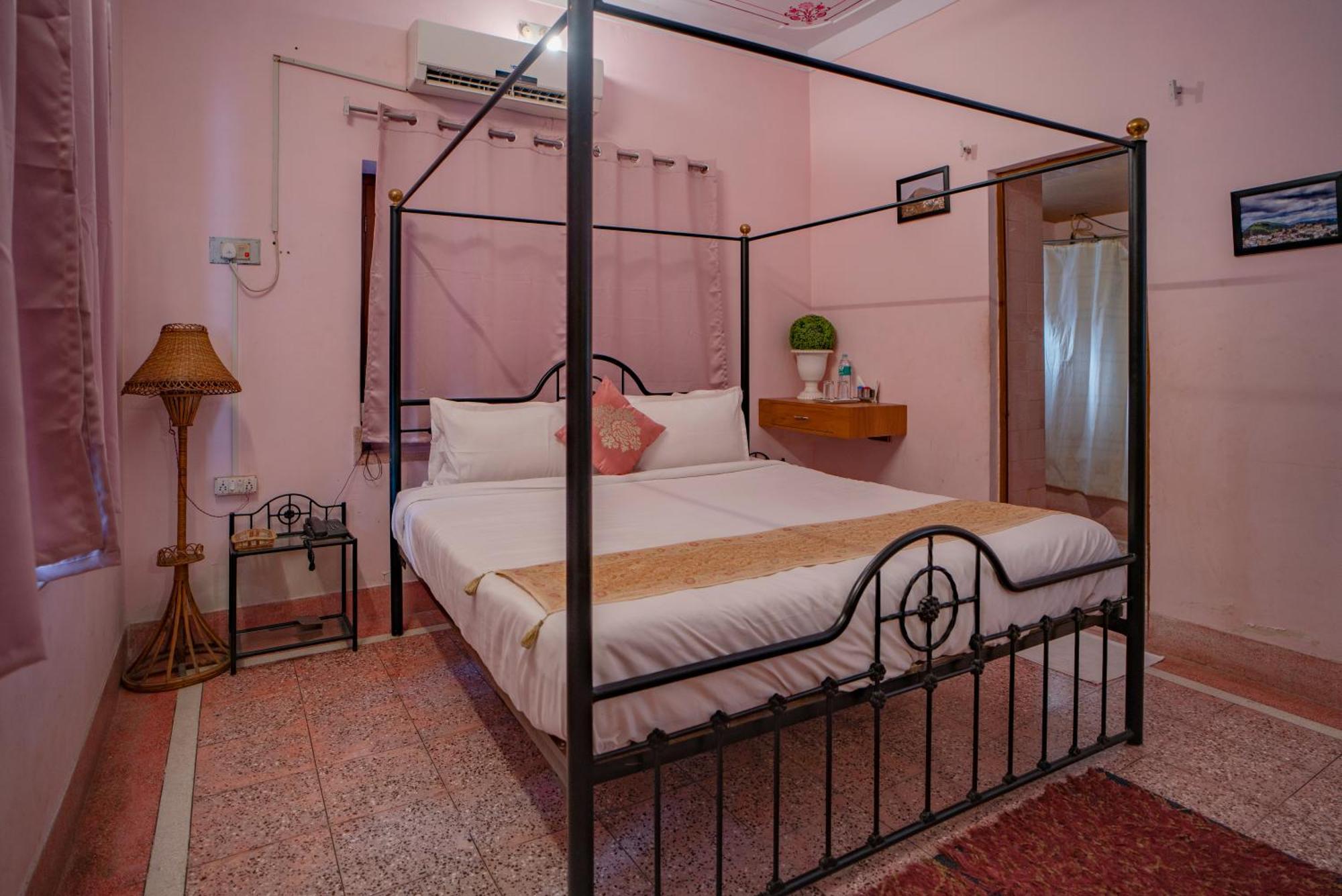 Hotel Ambavgarh Palace Udaipur Bagian luar foto