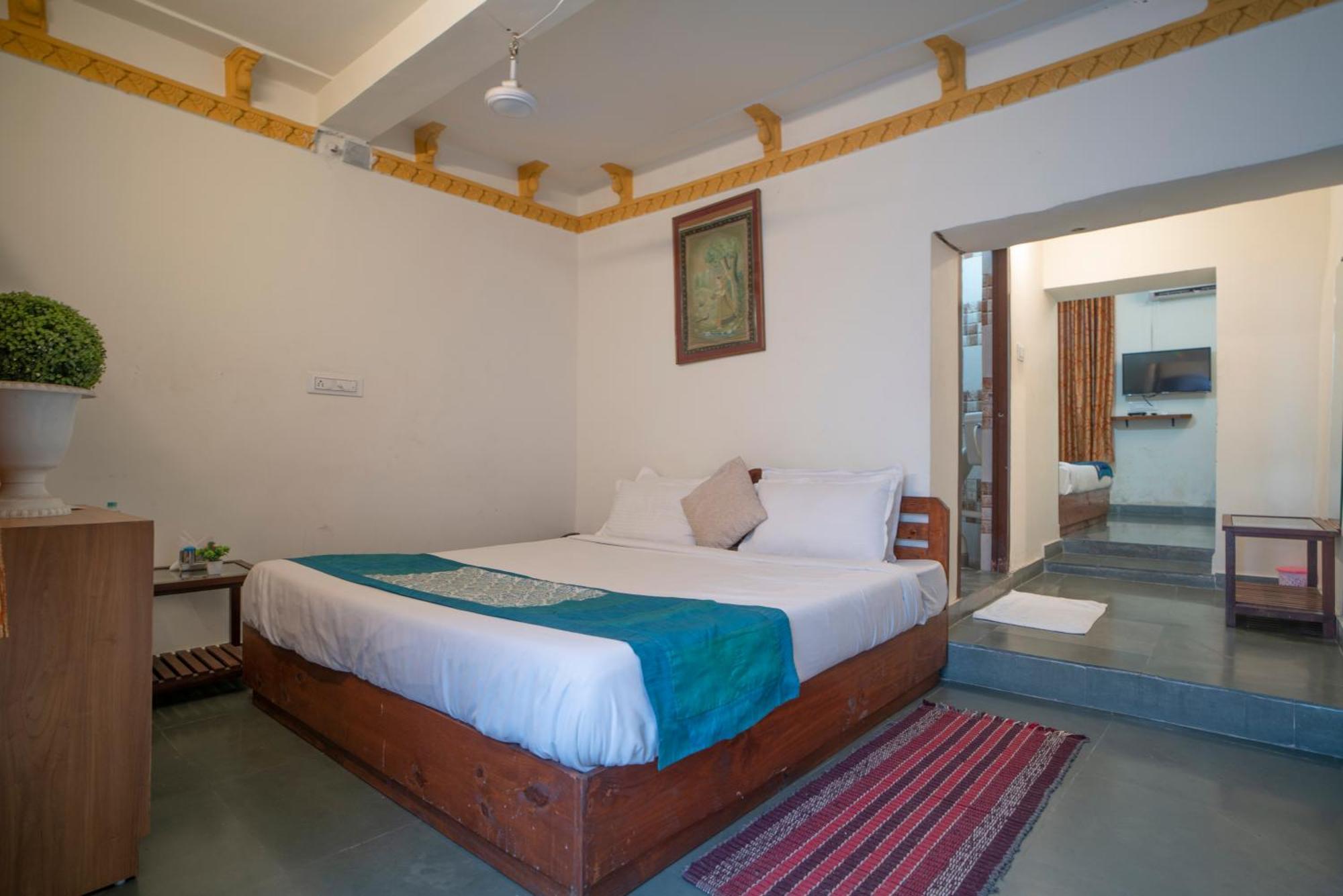 Hotel Ambavgarh Palace Udaipur Bagian luar foto