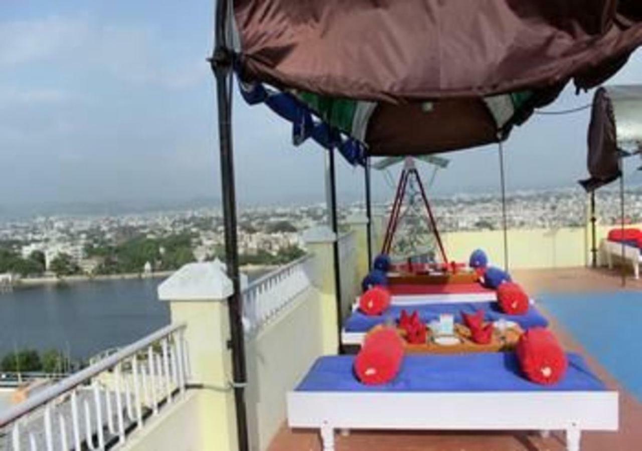 Hotel Ambavgarh Palace Udaipur Bagian luar foto