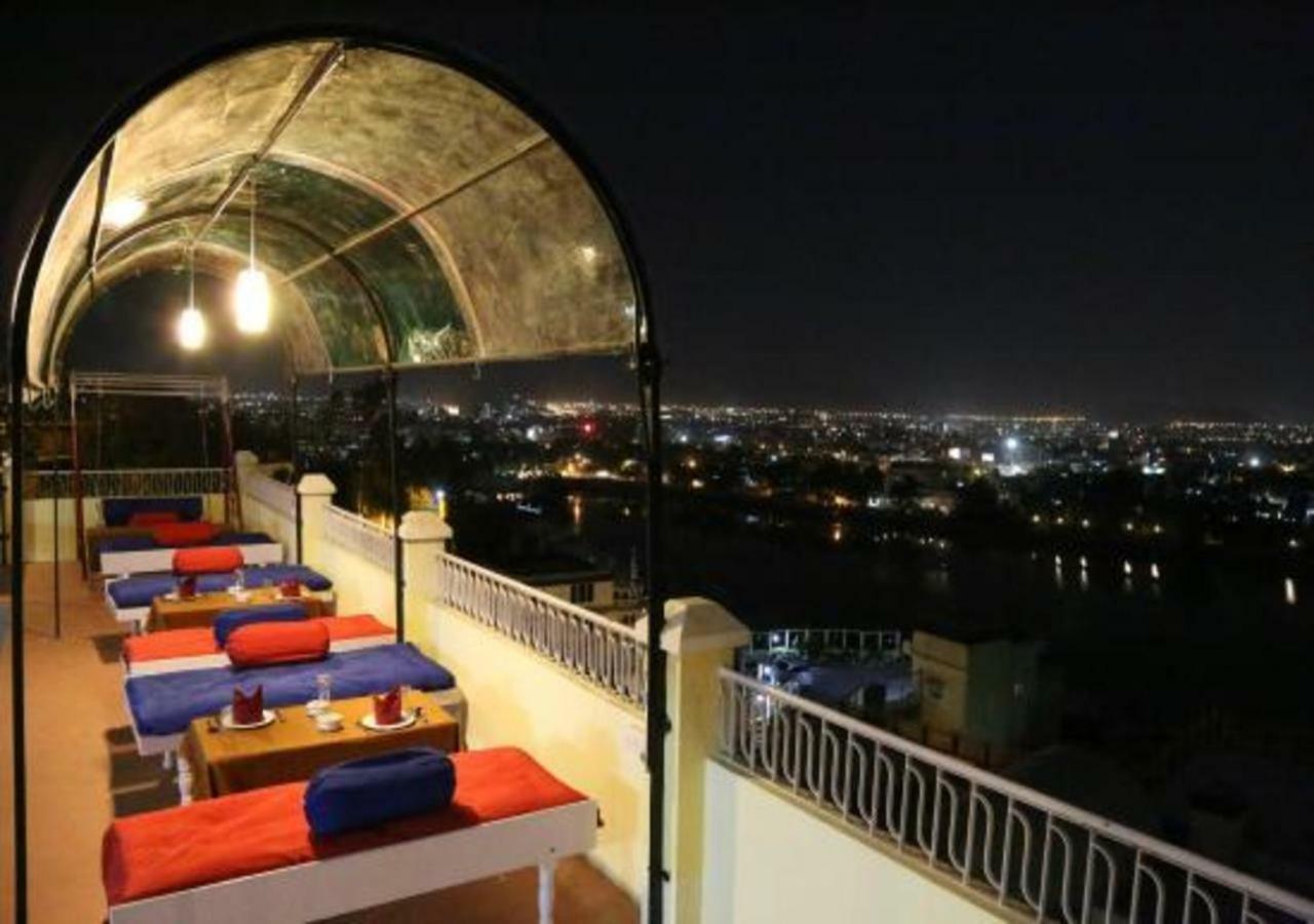 Hotel Ambavgarh Palace Udaipur Bagian luar foto