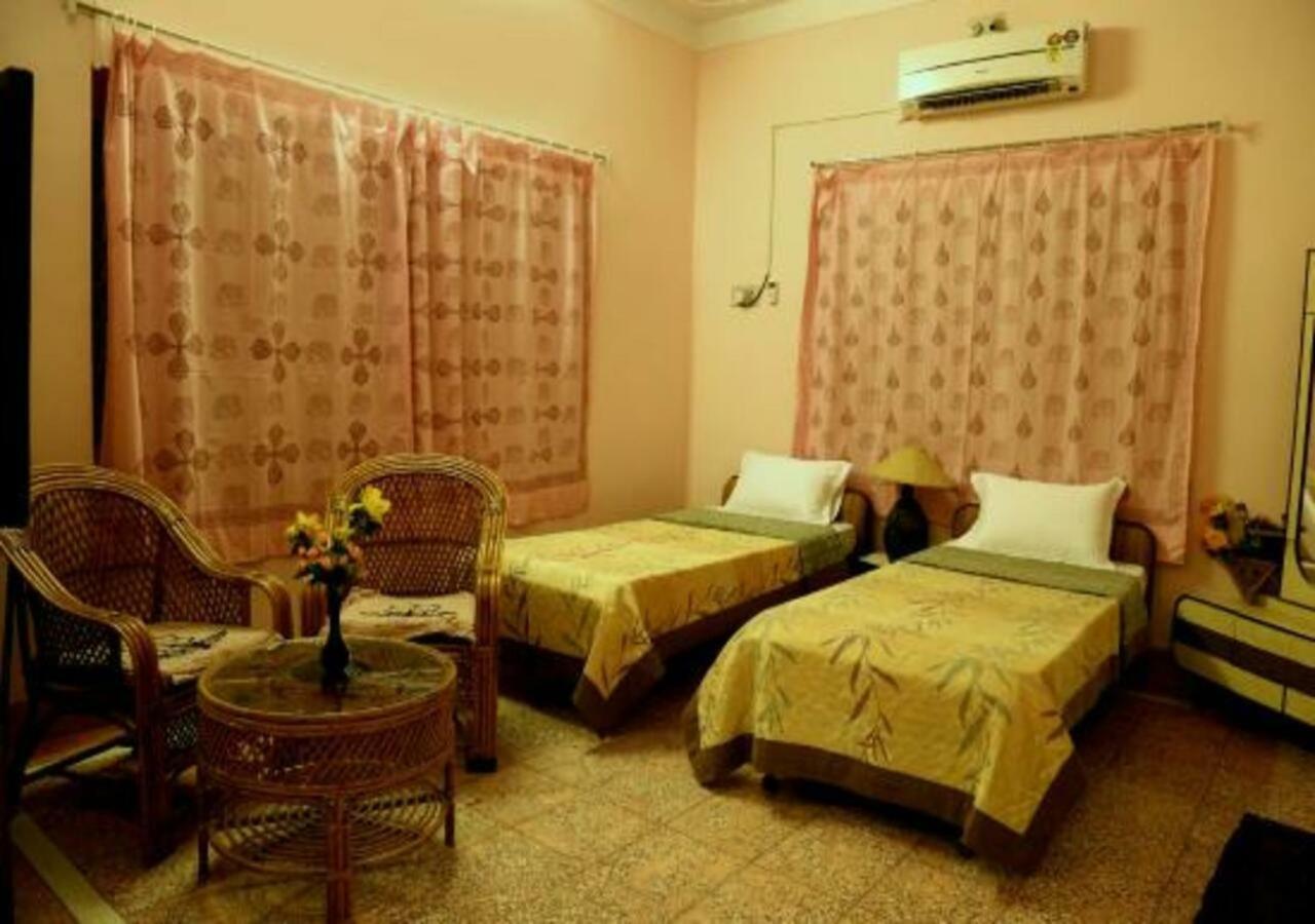 Hotel Ambavgarh Palace Udaipur Bagian luar foto