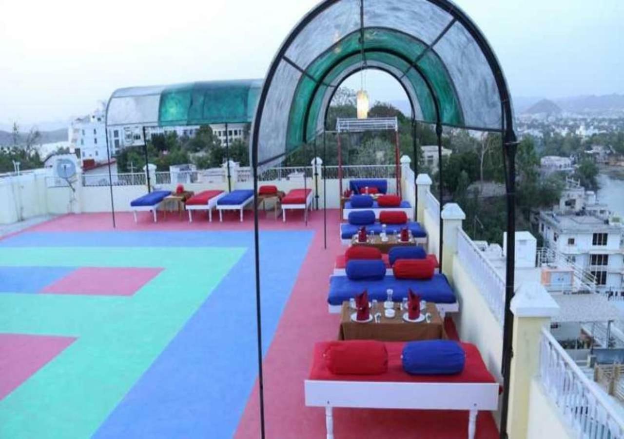 Hotel Ambavgarh Palace Udaipur Bagian luar foto